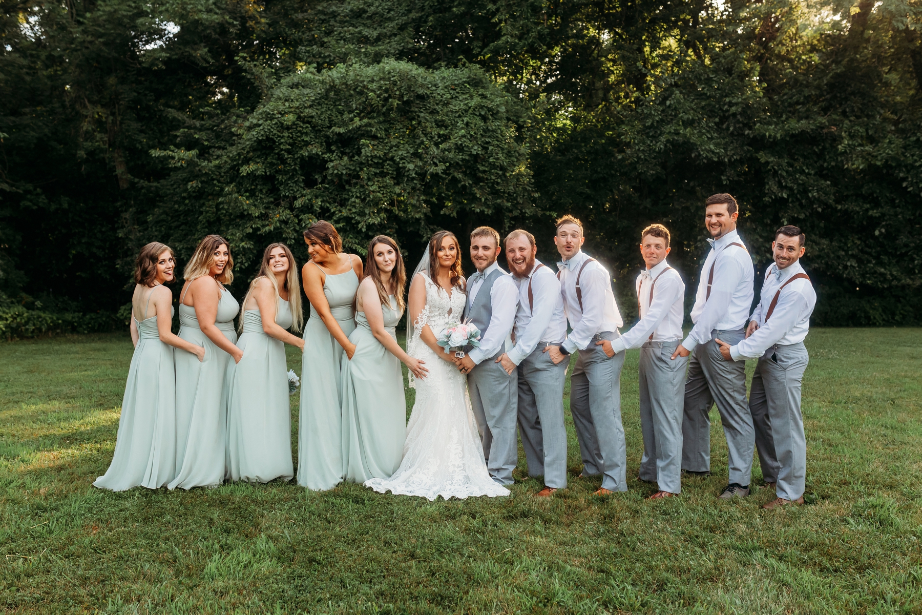backyard wedding photography bates city missouri bride and groom brittany jewell photography wedding party group shot